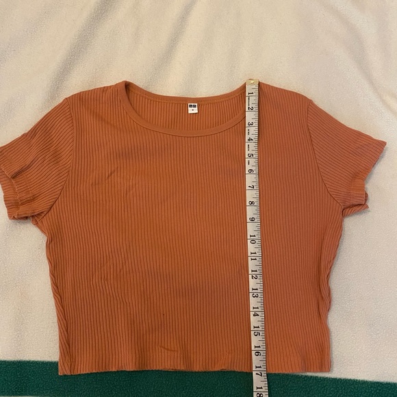 UNIQLO Crop Top - Sz M - Picture 4 of 4